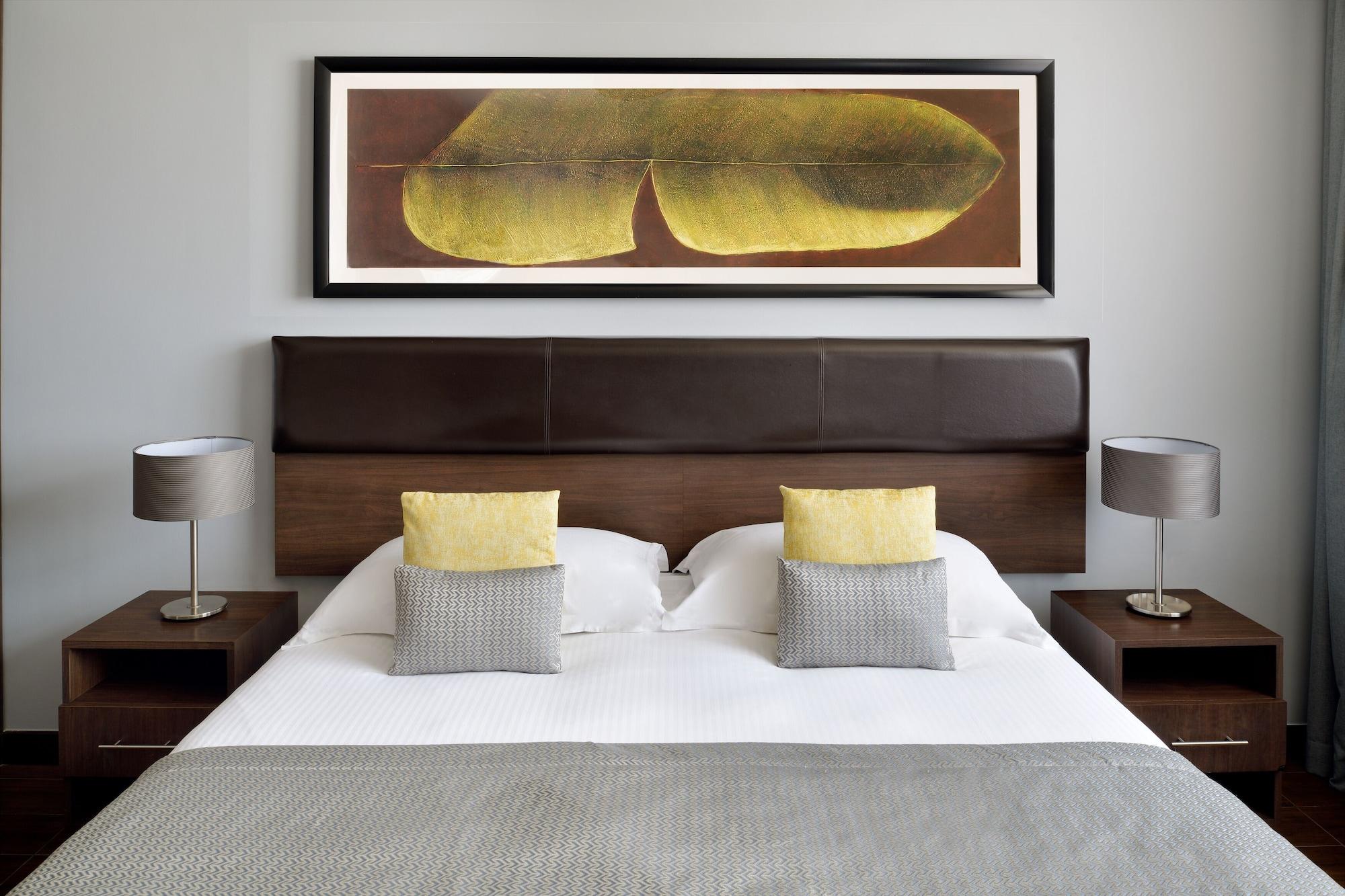 โมเวนพิคโฮเต็ล อพาร์ตเมนต์ อัล มัมซาร์ ดูไบ Aparthotel ภายนอก รูปภาพ A bedroom at the hotel
