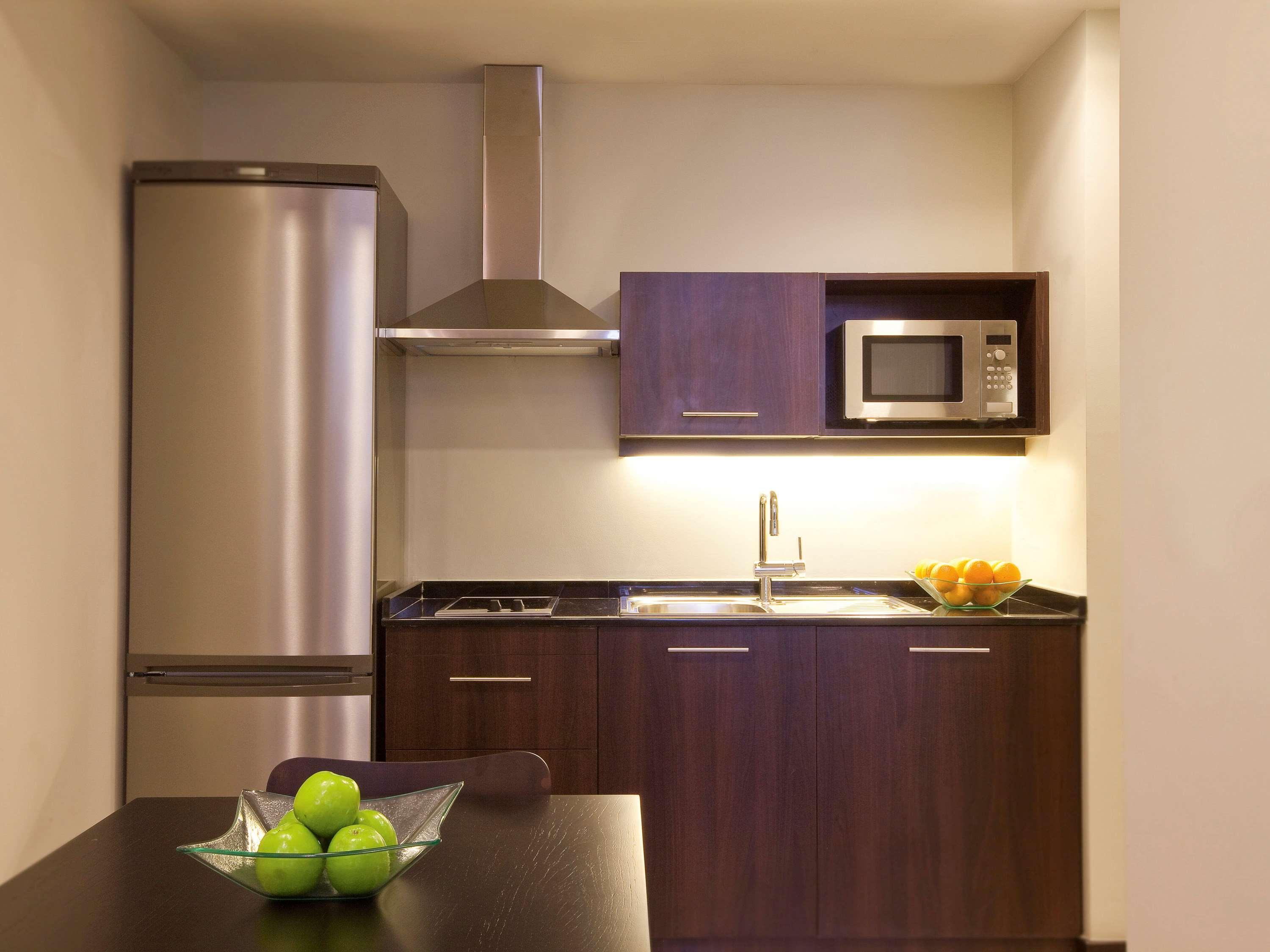 โมเวนพิคโฮเต็ล อพาร์ตเมนต์ อัล มัมซาร์ ดูไบ Aparthotel ภายนอก รูปภาพ A modern kitchen