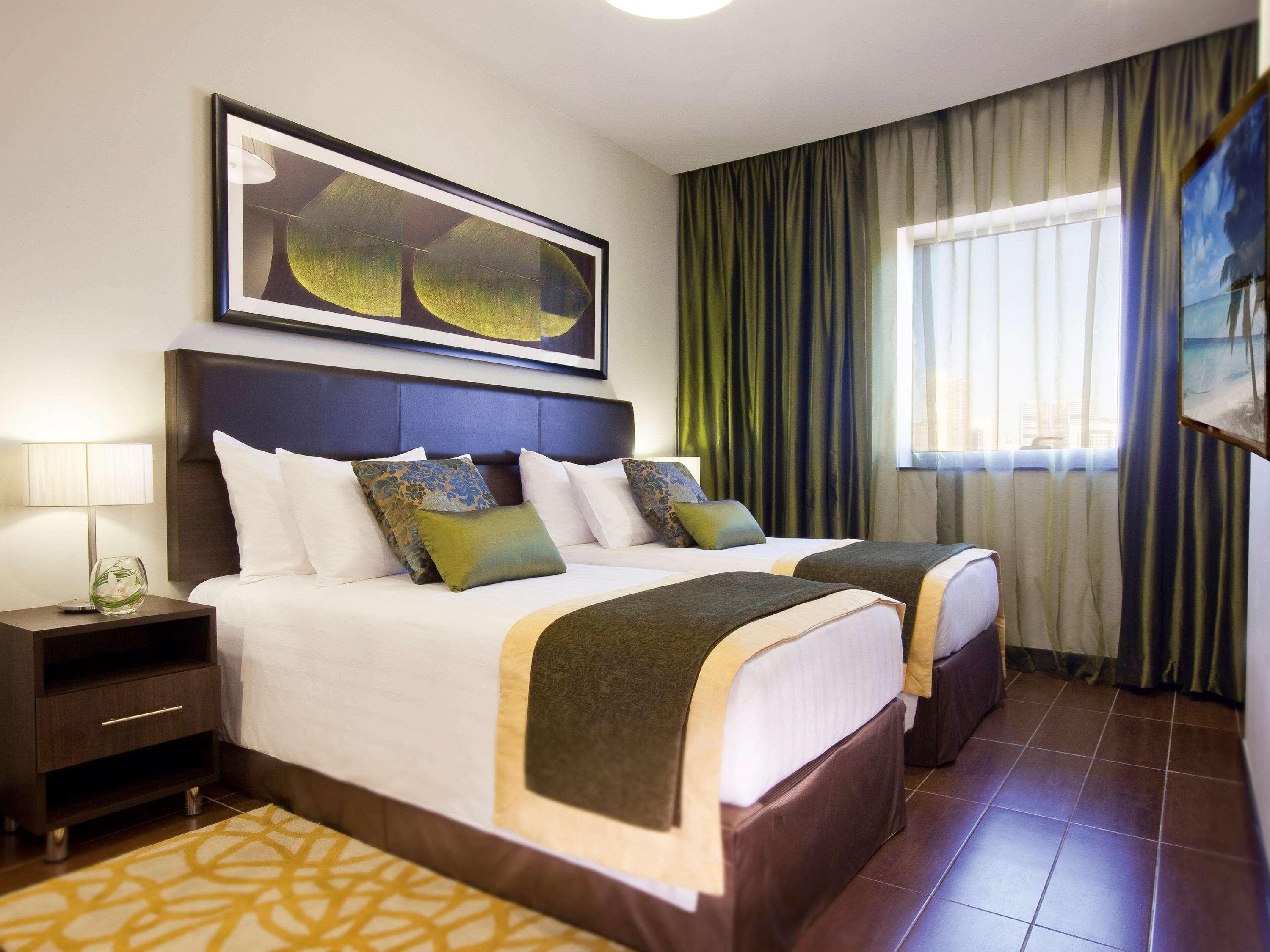 โมเวนพิคโฮเต็ล อพาร์ตเมนต์ อัล มัมซาร์ ดูไบ Aparthotel ภายนอก รูปภาพ A bedroom at the hotel