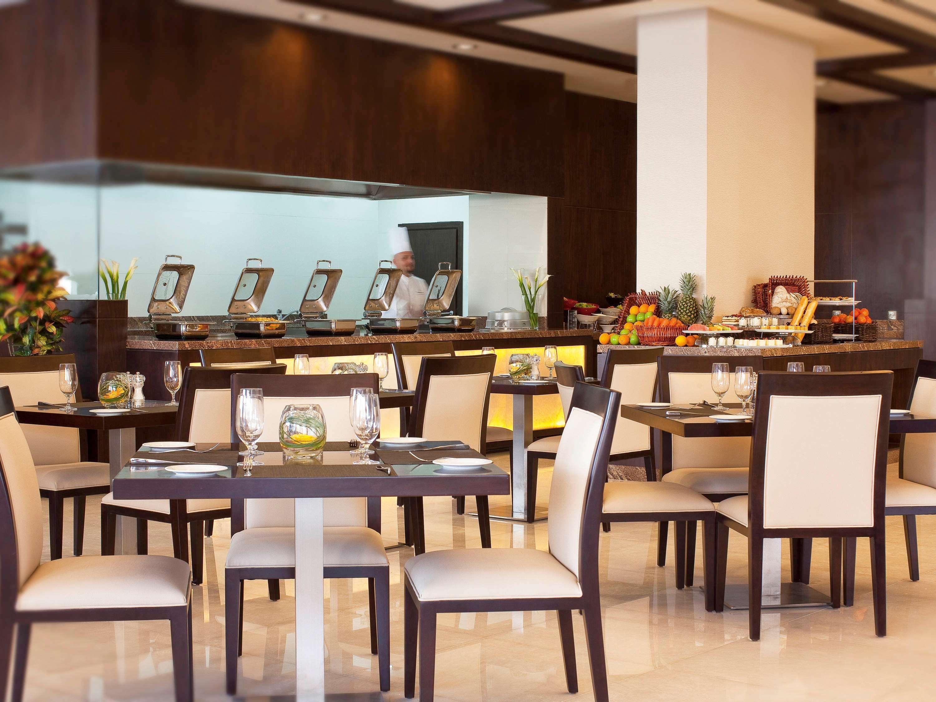 โมเวนพิคโฮเต็ล อพาร์ตเมนต์ อัล มัมซาร์ ดูไบ Aparthotel ภายนอก รูปภาพ The restaurant