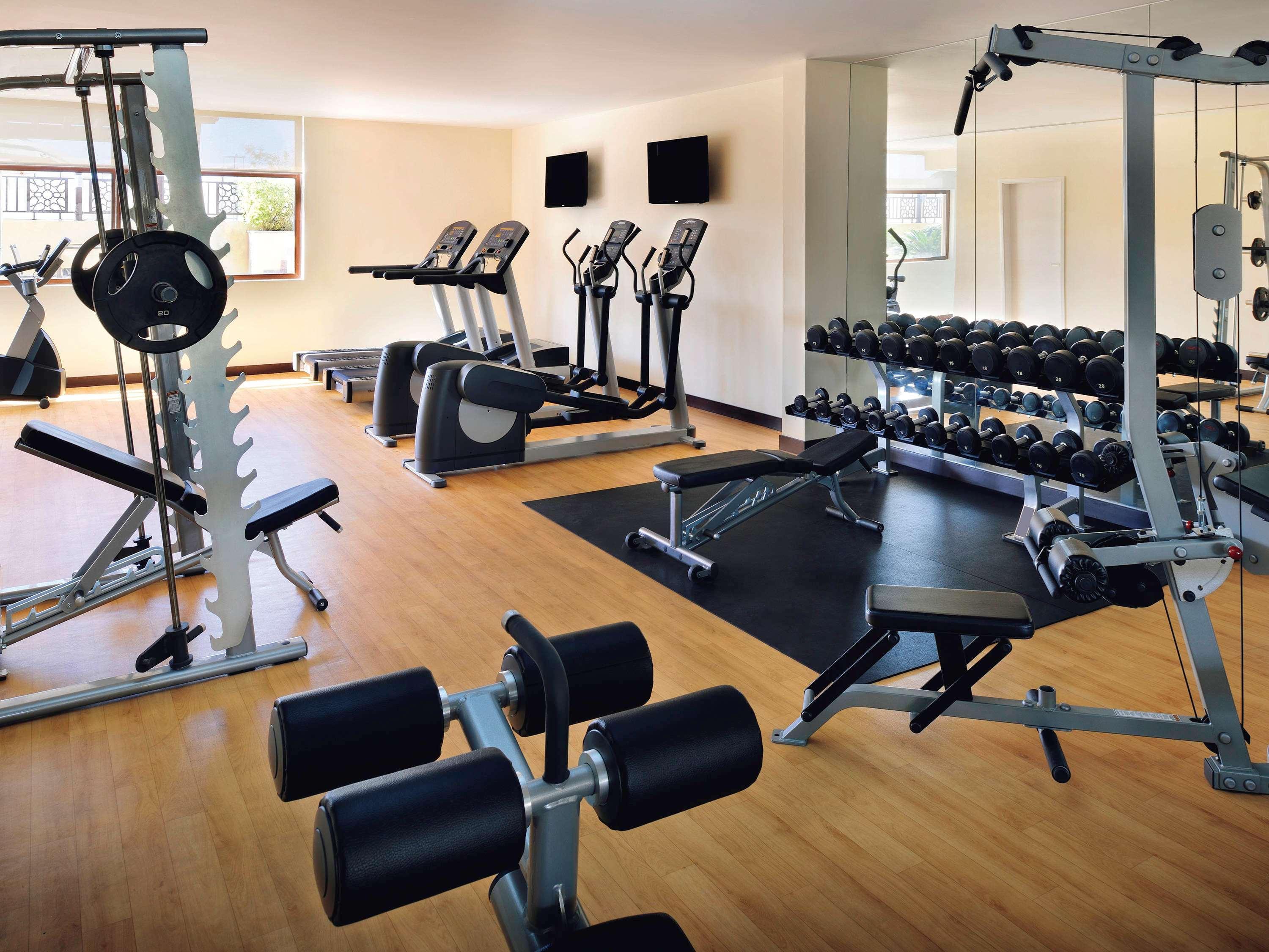 โมเวนพิคโฮเต็ล อพาร์ตเมนต์ อัล มัมซาร์ ดูไบ Aparthotel ภายนอก รูปภาพ A typical gym