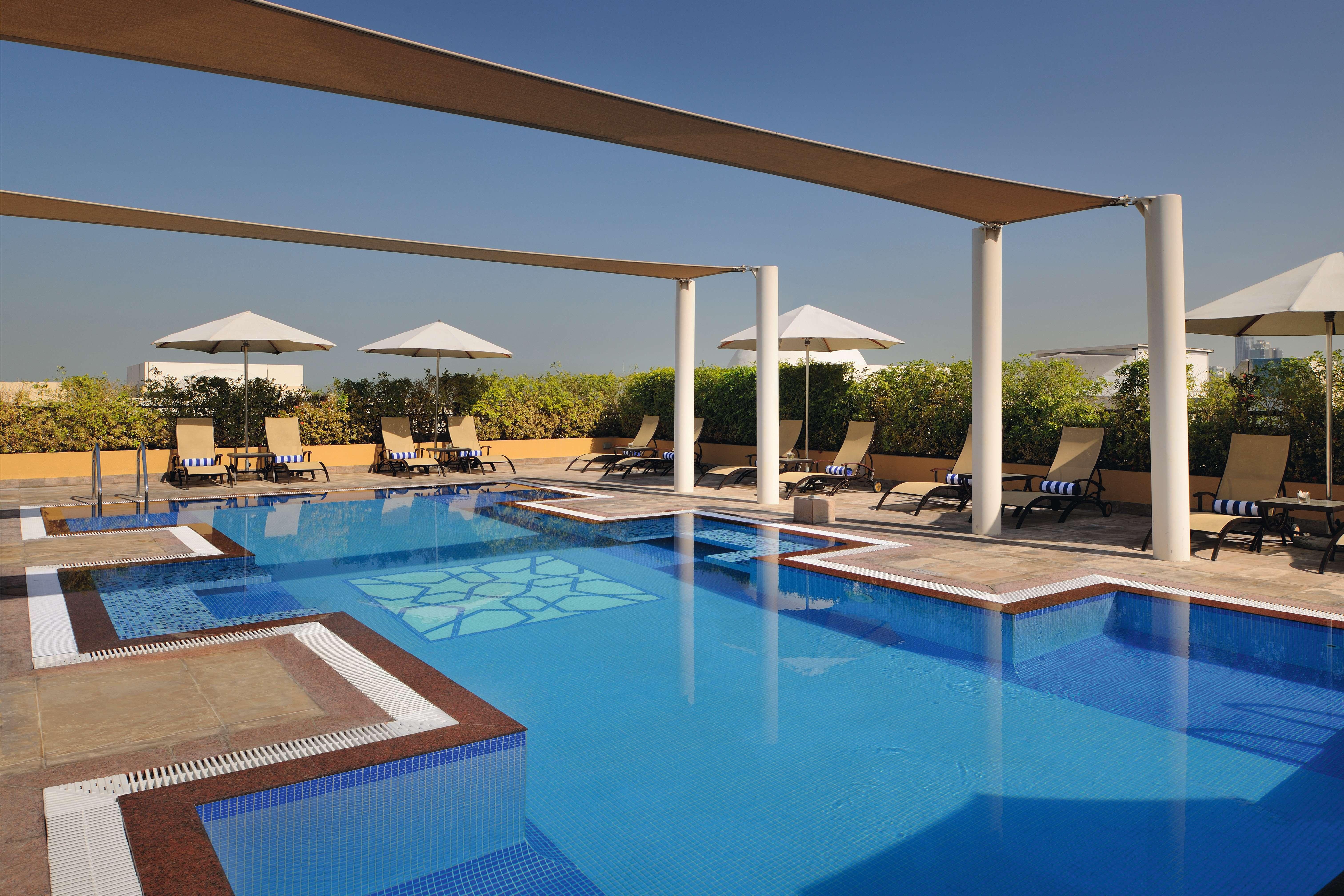 โมเวนพิคโฮเต็ล อพาร์ตเมนต์ อัล มัมซาร์ ดูไบ Aparthotel ภายนอก รูปภาพ The swimming pool at the hotel