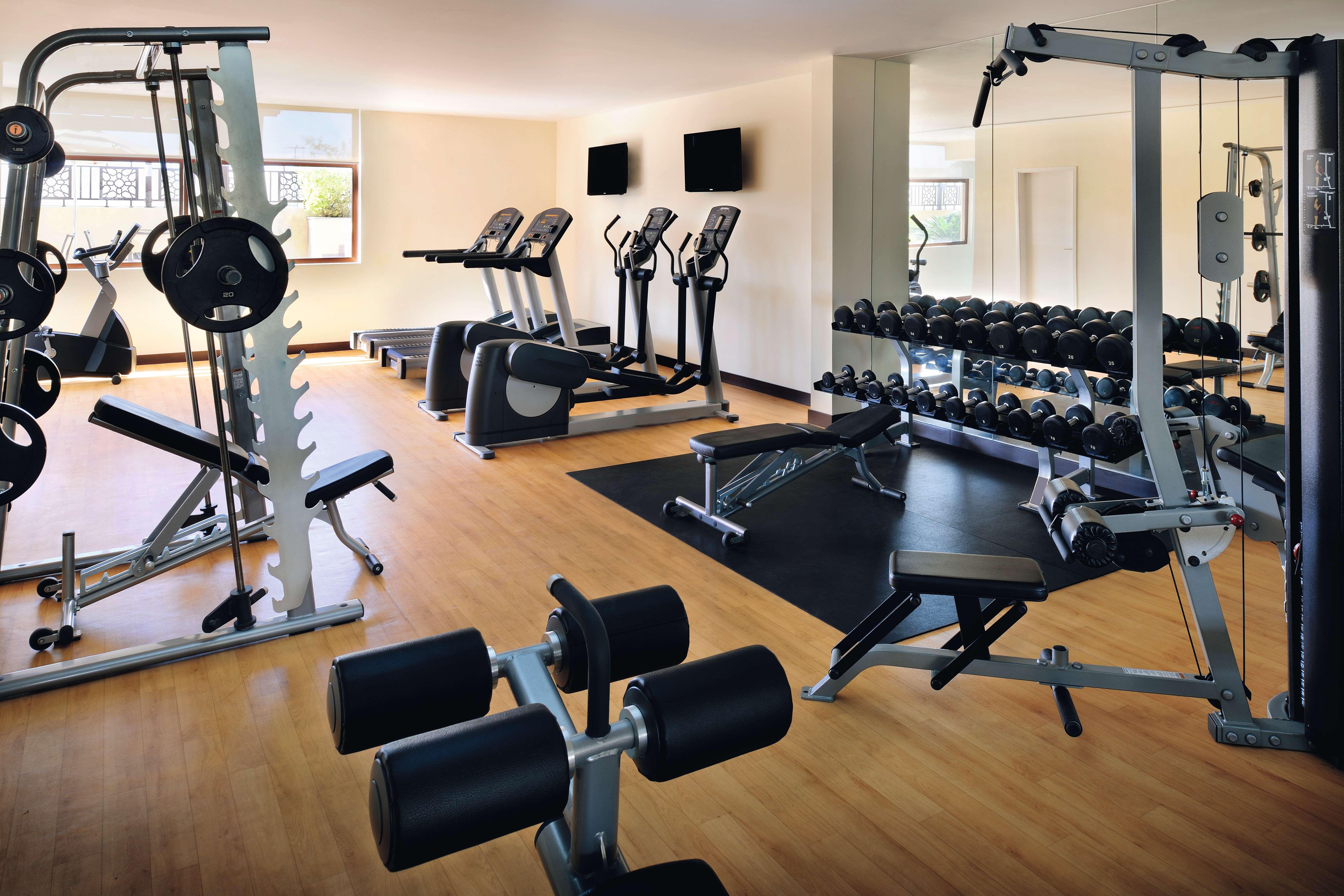 โมเวนพิคโฮเต็ล อพาร์ตเมนต์ อัล มัมซาร์ ดูไบ Aparthotel ภายนอก รูปภาพ A typical gym
