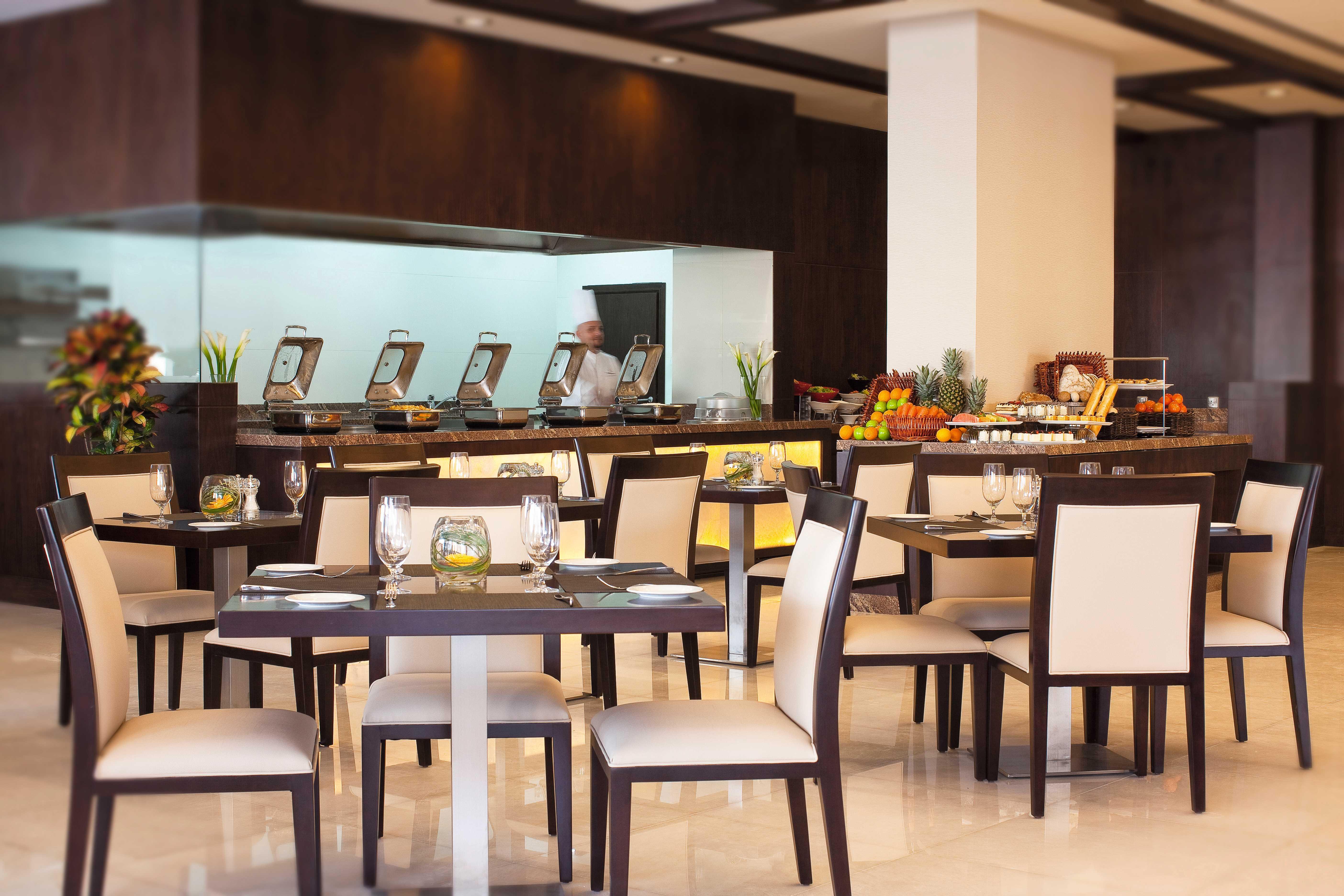 โมเวนพิคโฮเต็ล อพาร์ตเมนต์ อัล มัมซาร์ ดูไบ Aparthotel ภายนอก รูปภาพ The restaurant