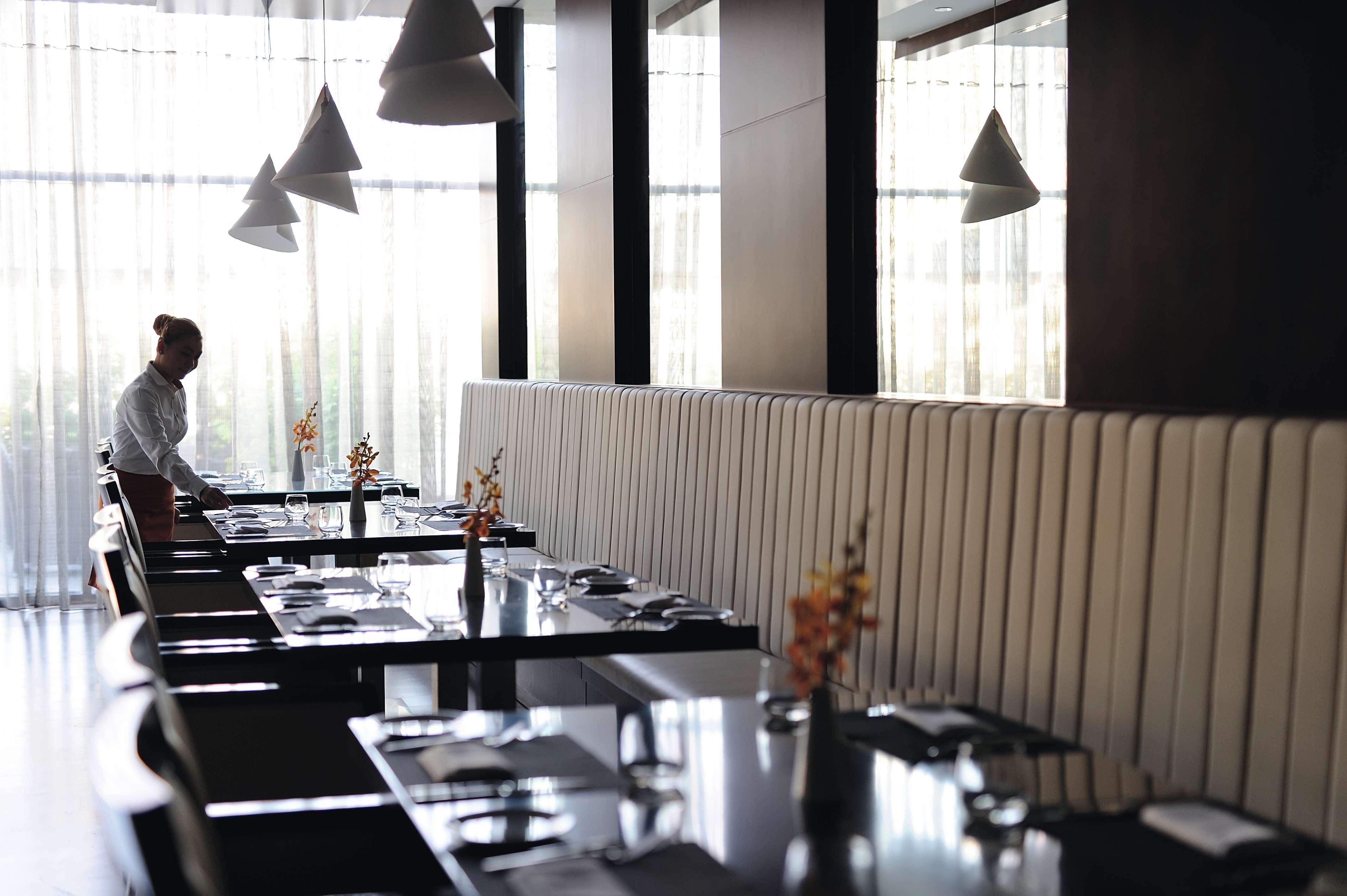 โมเวนพิคโฮเต็ล อพาร์ตเมนต์ อัล มัมซาร์ ดูไบ Aparthotel ภายนอก รูปภาพ Restaurant