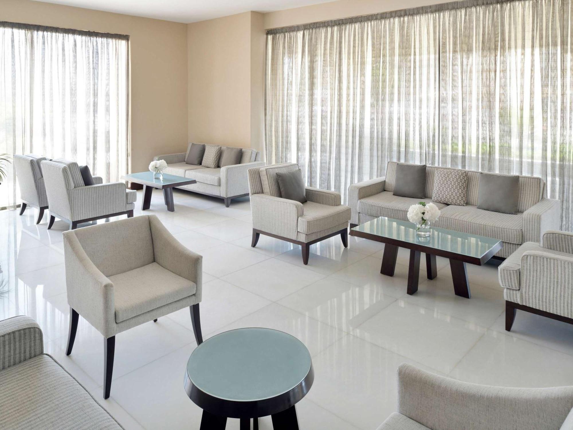 โมเวนพิคโฮเต็ล อพาร์ตเมนต์ อัล มัมซาร์ ดูไบ Aparthotel ภายนอก รูปภาพ Interior of the hotel