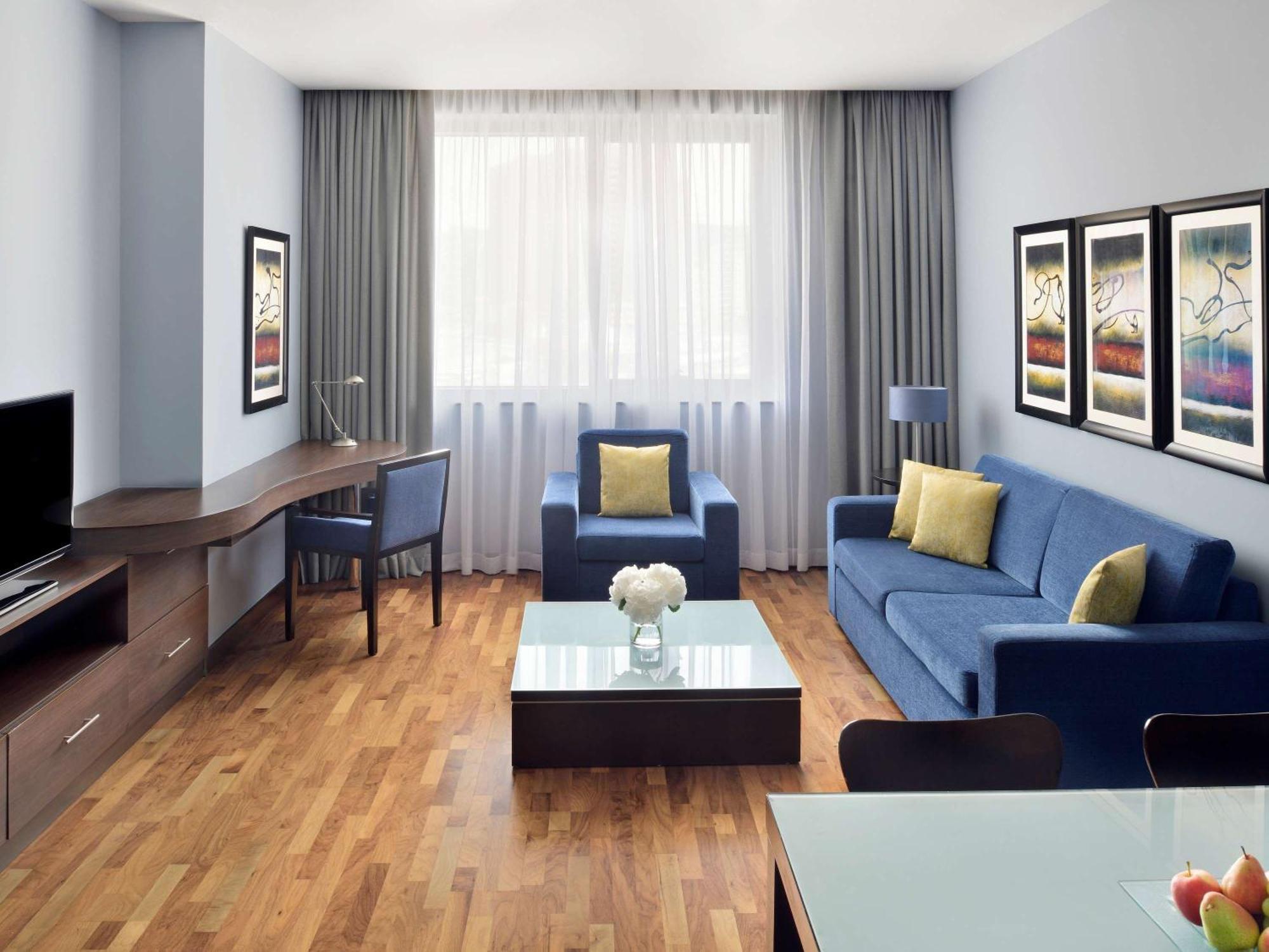 โมเวนพิคโฮเต็ล อพาร์ตเมนต์ อัล มัมซาร์ ดูไบ Aparthotel ภายนอก รูปภาพ A living room