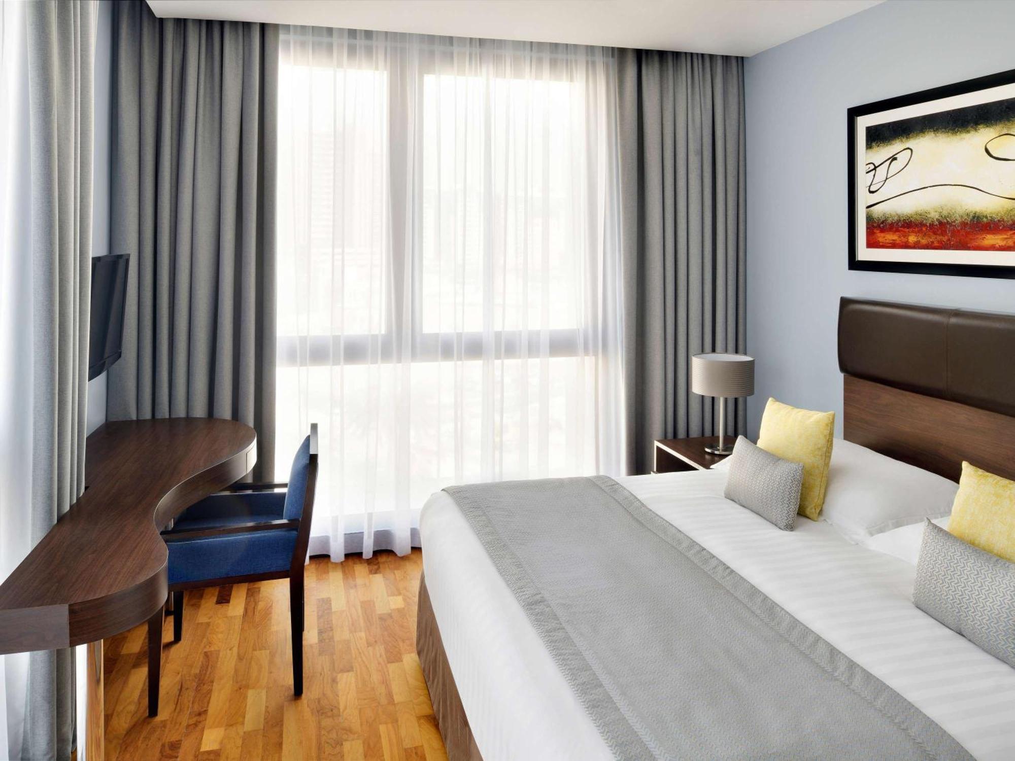 โมเวนพิคโฮเต็ล อพาร์ตเมนต์ อัล มัมซาร์ ดูไบ Aparthotel ภายนอก รูปภาพ A typical room at the hotel
