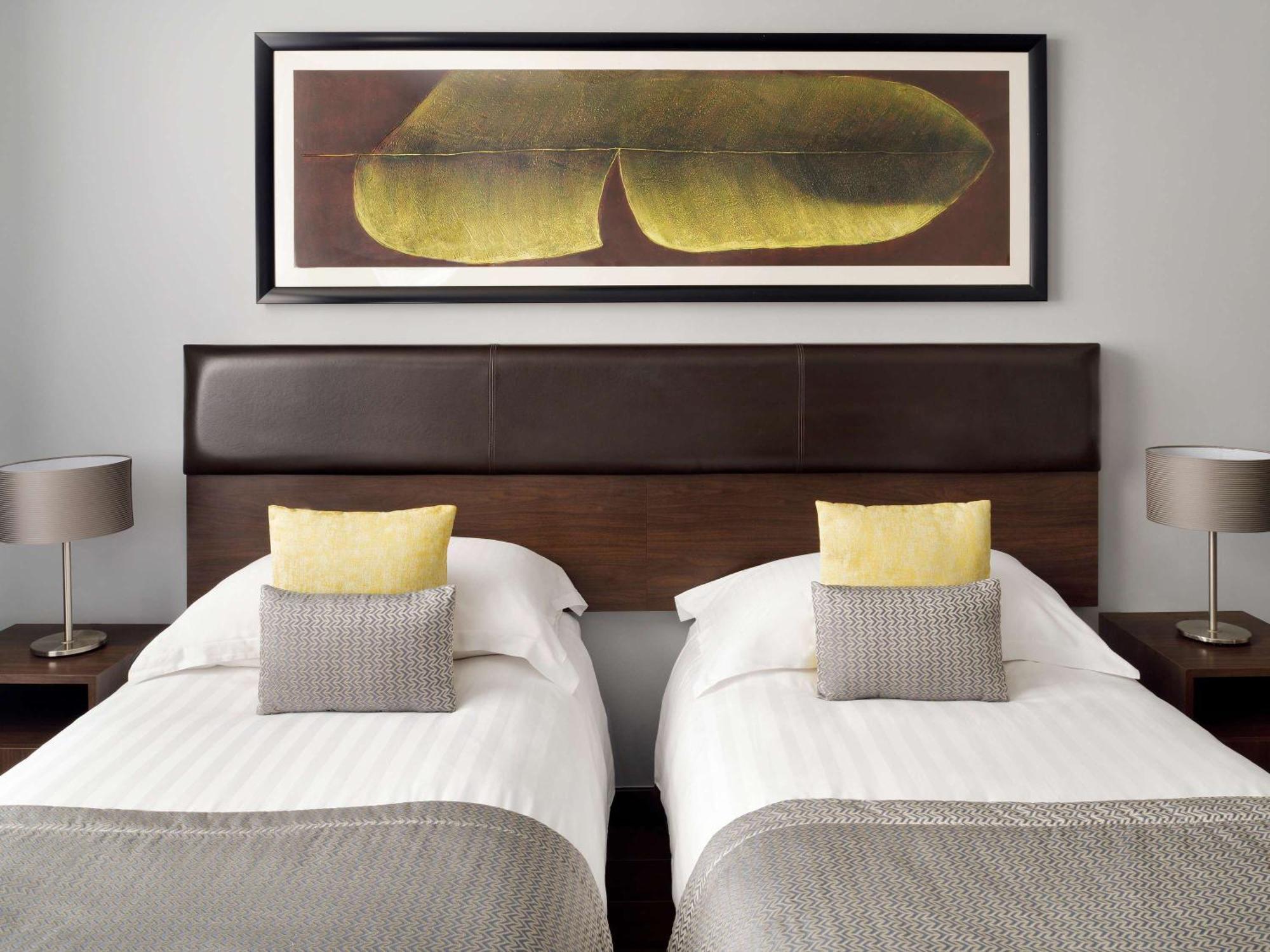 โมเวนพิคโฮเต็ล อพาร์ตเมนต์ อัล มัมซาร์ ดูไบ Aparthotel ภายนอก รูปภาพ A room at the hotel