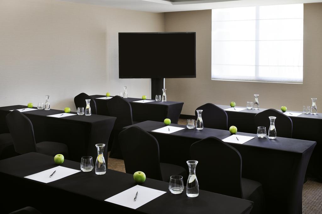โมเวนพิคโฮเต็ล อพาร์ตเมนต์ อัล มัมซาร์ ดูไบ Aparthotel ภายนอก รูปภาพ Meeting room