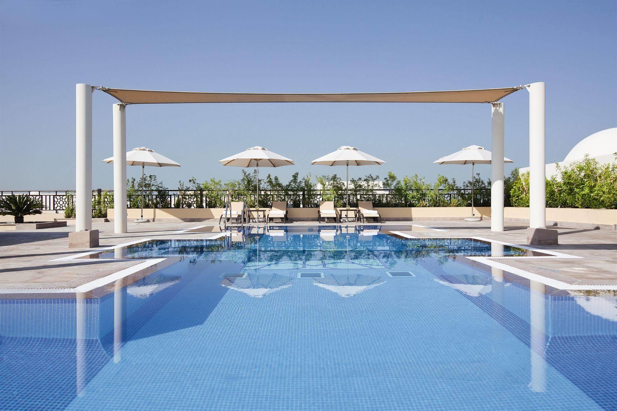 โมเวนพิคโฮเต็ล อพาร์ตเมนต์ อัล มัมซาร์ ดูไบ Aparthotel ภายนอก รูปภาพ The swimming pool at the hotel
